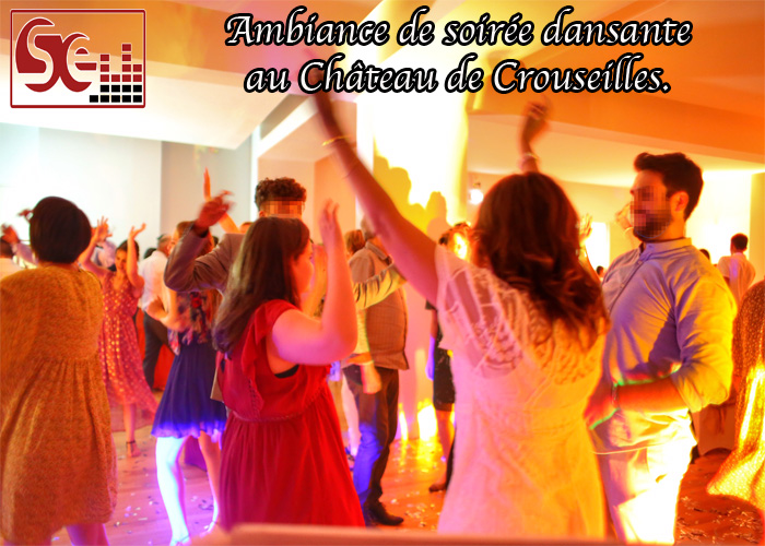 ambiance de soiree dansante dj djette musique bras en l air piste de danse danseurs mariage dj sud evenements sonorisation mariage wedding