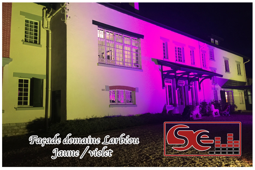 Facade jaune violet domaine larbéou