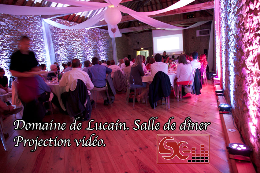salle de diner projection au domaine de lucain decoration blanche et rose