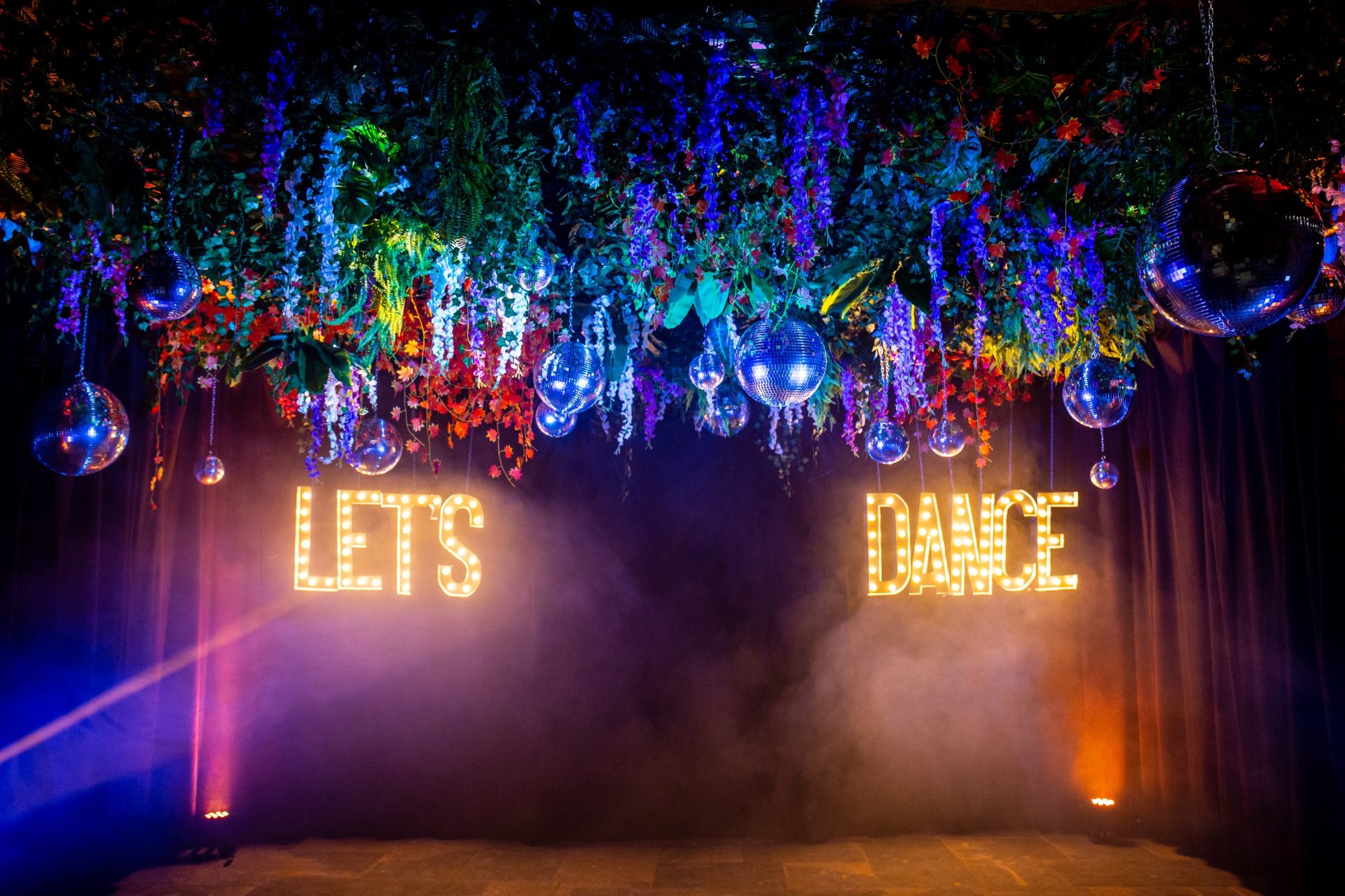 Dancefleurs installé sur une piste de danse