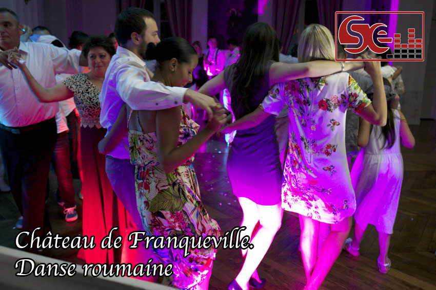 danse roumaine chateau de franqueville bizanos mariage franco-roumain